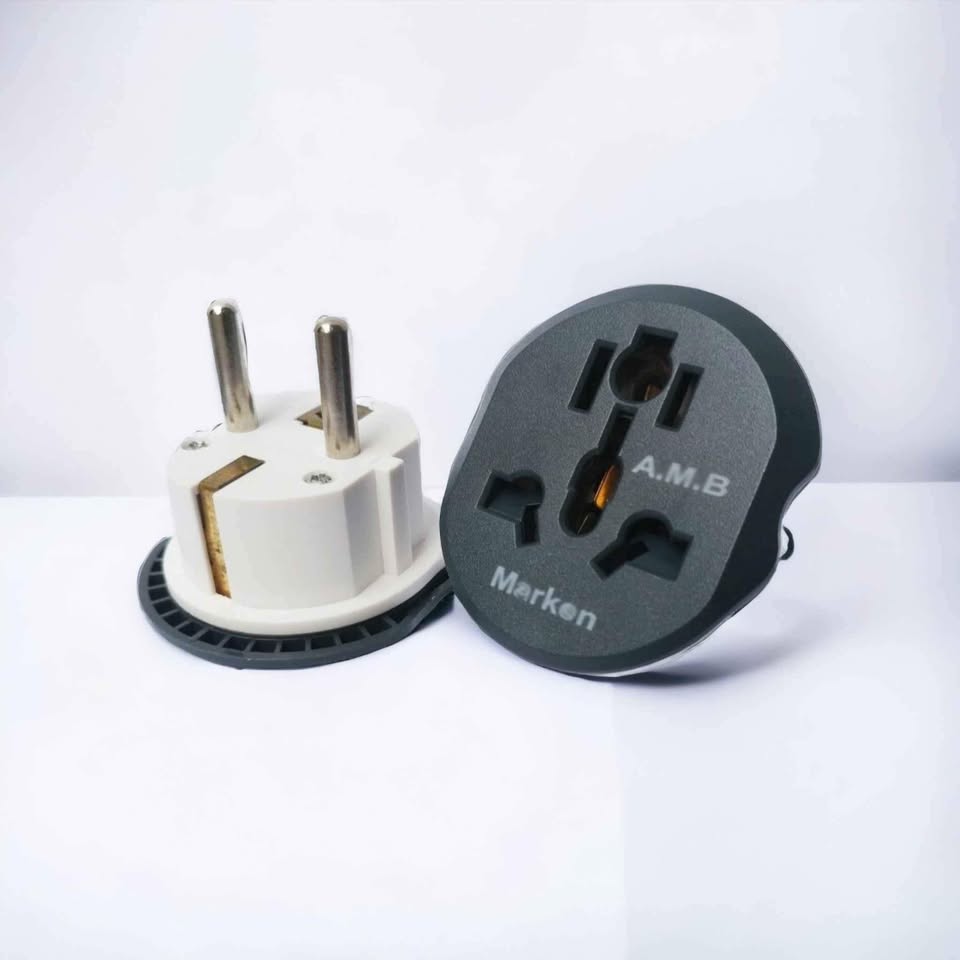 Adaptateur Plat Universel – Compact & Compatible Monde Entier